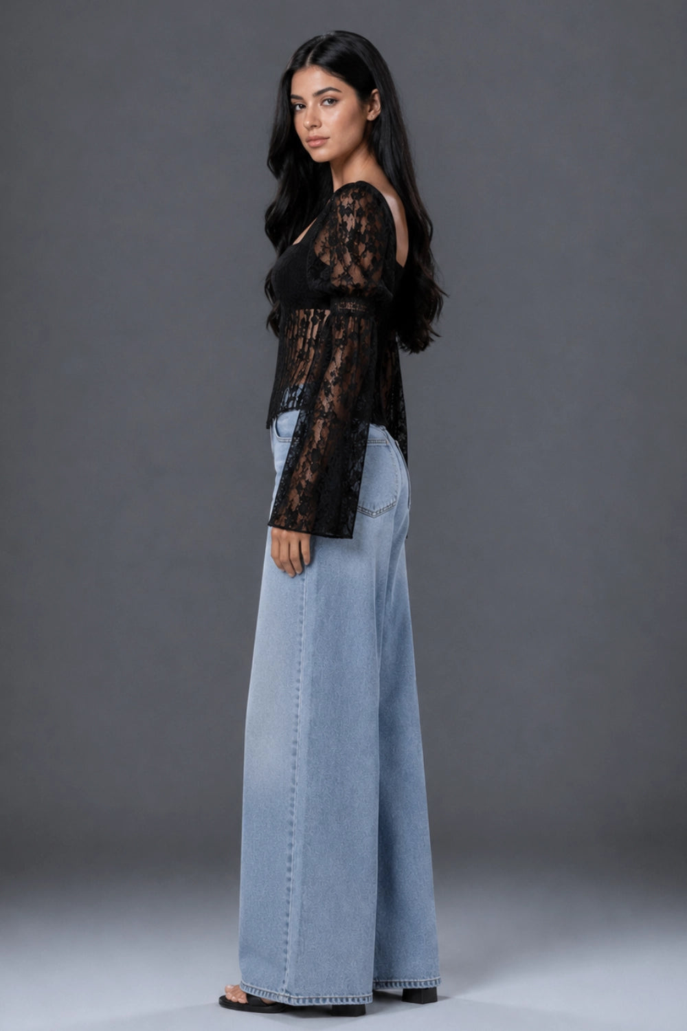 NOIRA LACE TOP